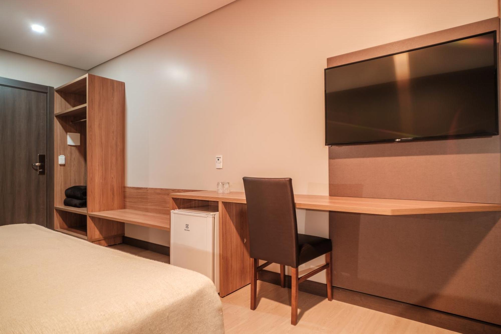 Bello Hotel Толеду Екстер'єр фото
