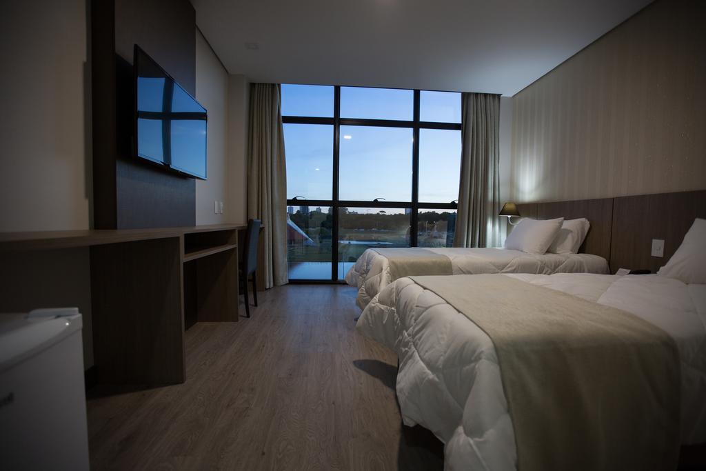 Bello Hotel Толеду Екстер'єр фото