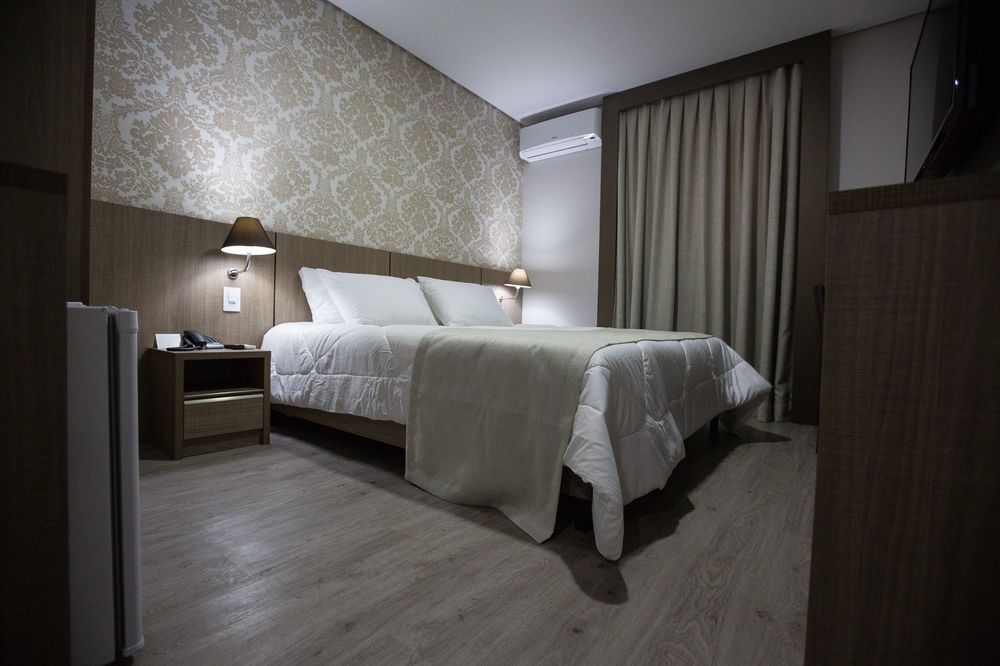 Bello Hotel Толеду Екстер'єр фото